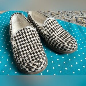 Vionic Women's Houndstooth Slip-On Shoes